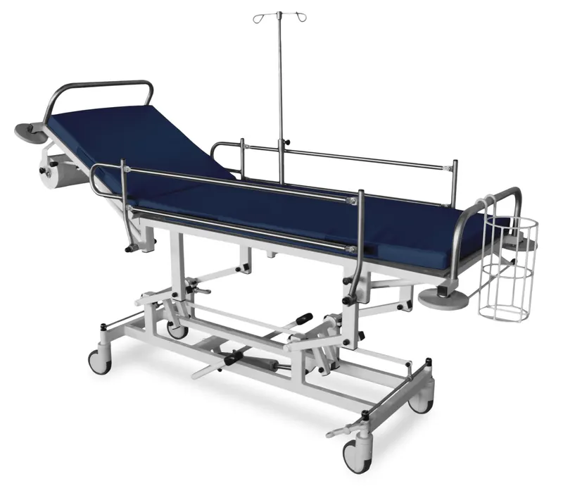 Hydraulisk patienttransportbrits med uppfällt ryggstöd, sidogrindar och exempel på tillval.