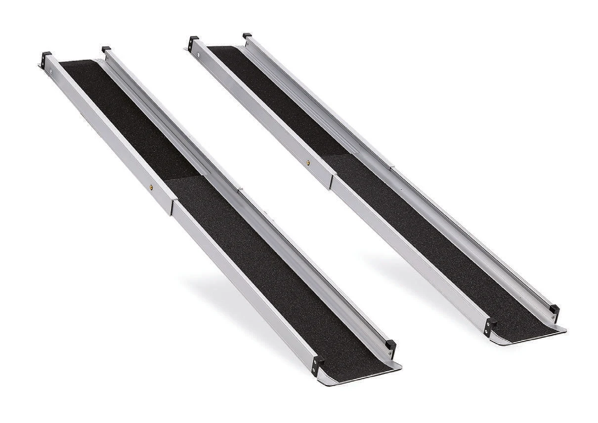 Teleskopiska rampskenor 120–213 cm, par – ett par teleskopiska rampskenor i aluminium. Familjebild; exakt storleksutförande kan skilja sig. Familjebild; längdvarianten kan inte avgöras från bilden